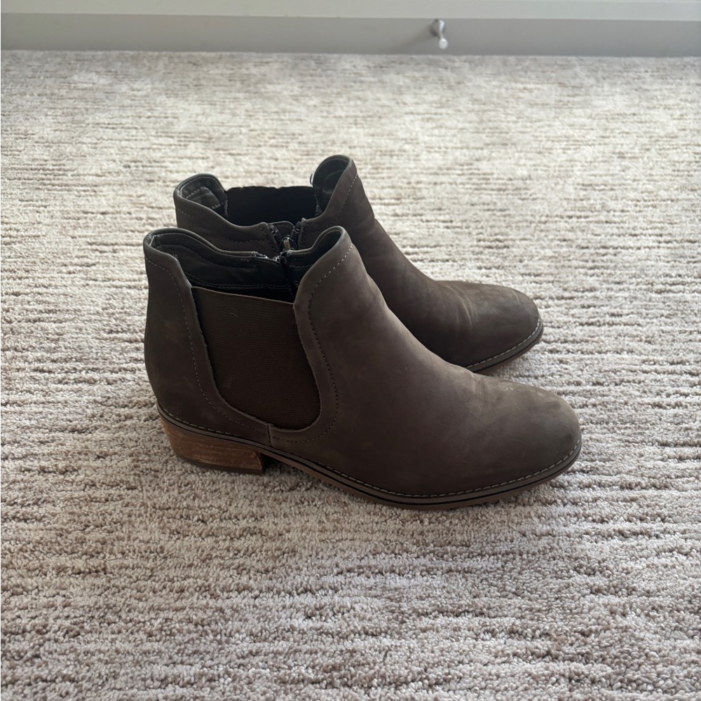 Blondo waterproof ankle booties size 9.5